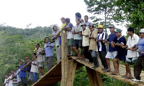 Design, planning and construction of footbridge with local ressouces. Puente Machingero, Peru